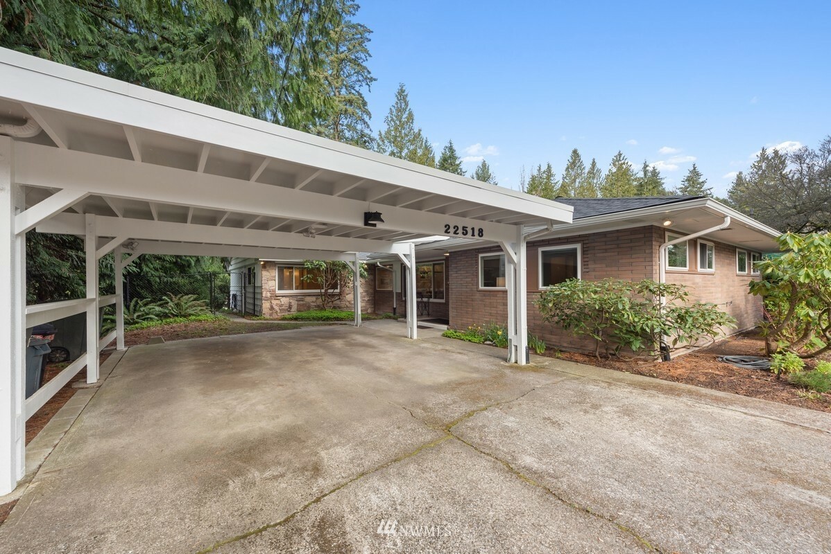 Property Photo:  22518 92nd Avenue W  WA 98020 