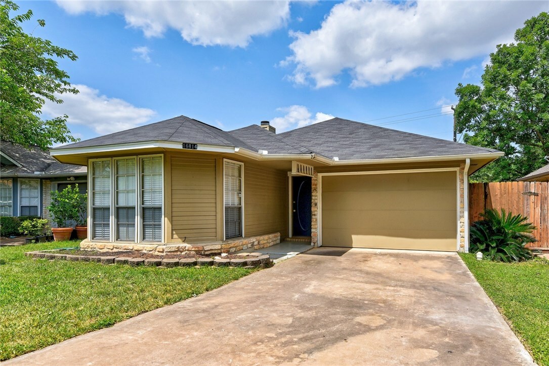 Property Photo: 16814 Village Oak Loop TX 78717