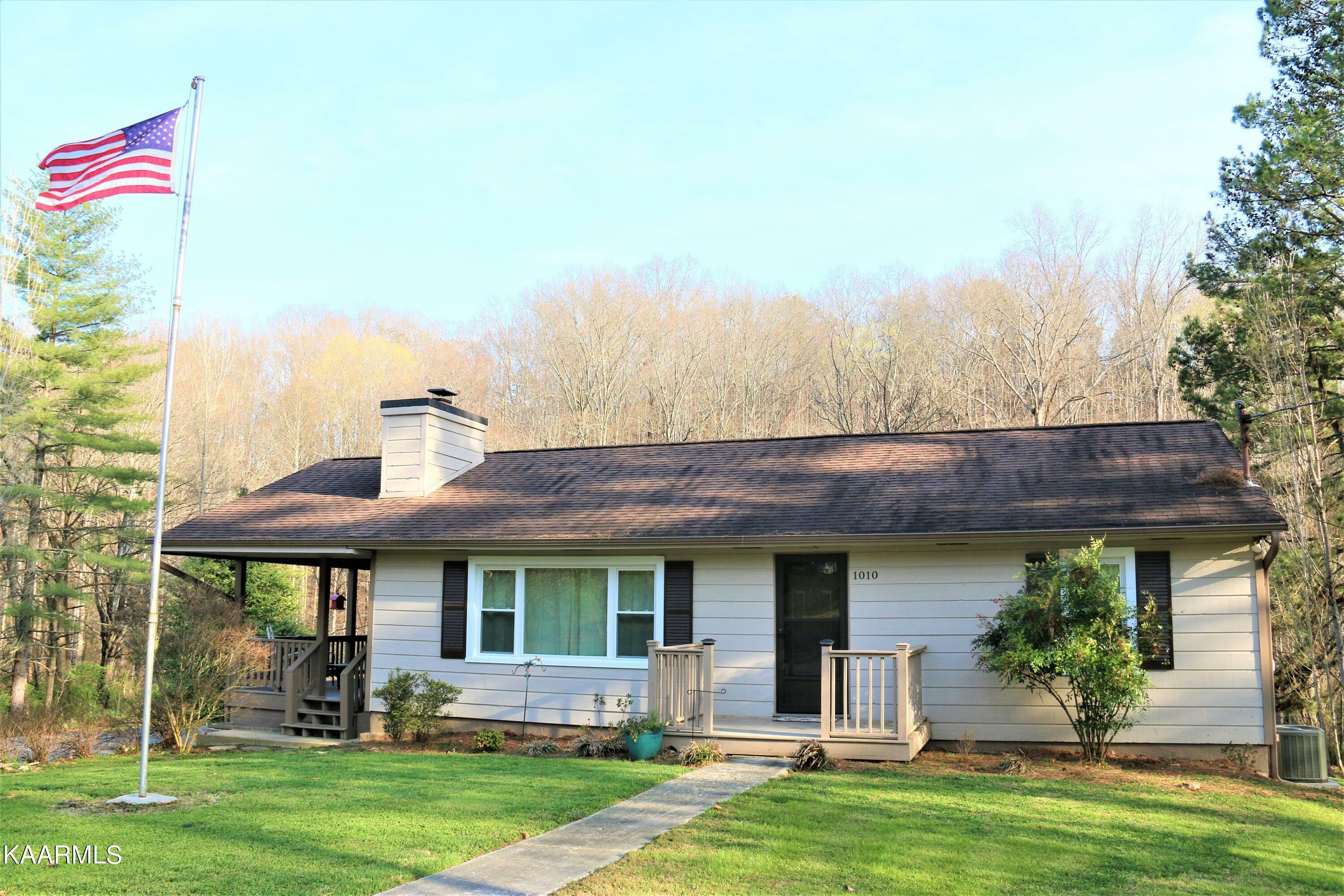 Property Photo:  1010 Deaderick Rd Rd  TN 37920 