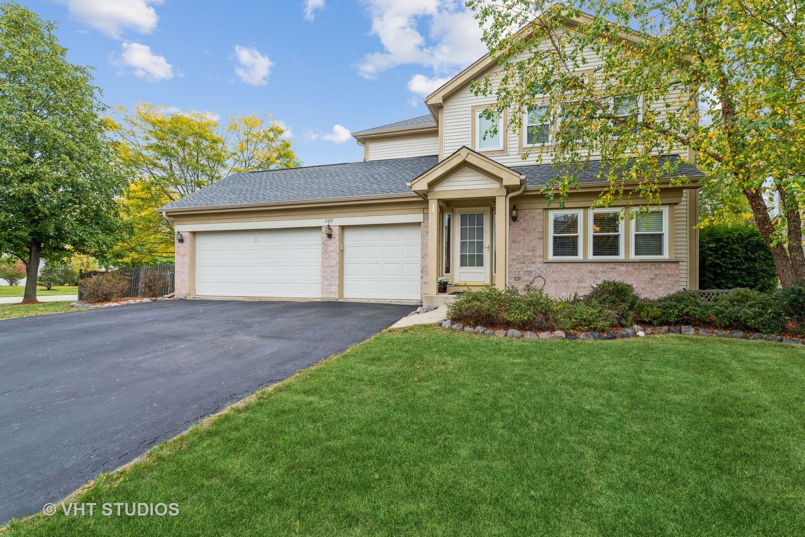 Property Photo:  1129 Wilshire Lane  IL 60046 