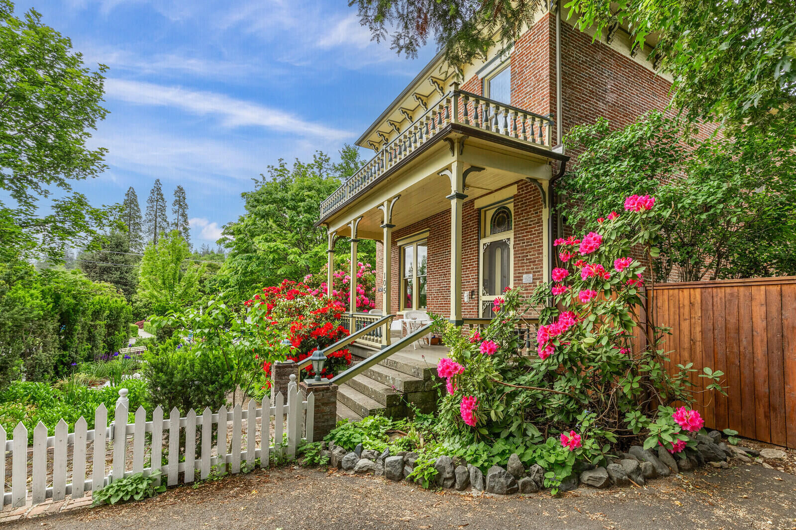 Property Photo:  105 W Main Street  OR 97530 