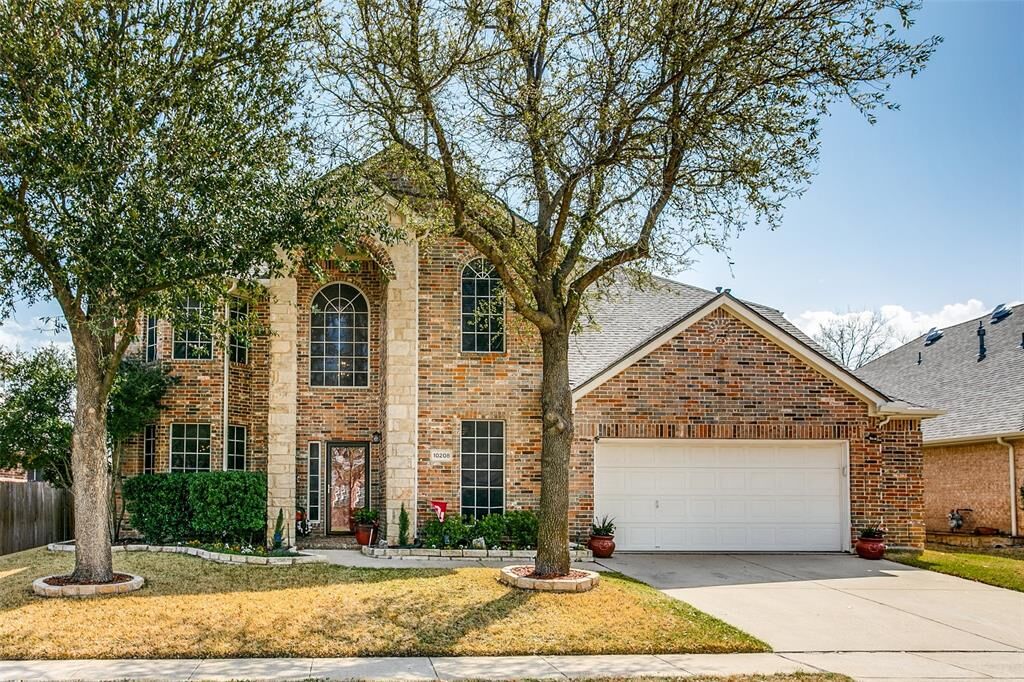 Property Photo: 10208 Renwick Cove TX 76244