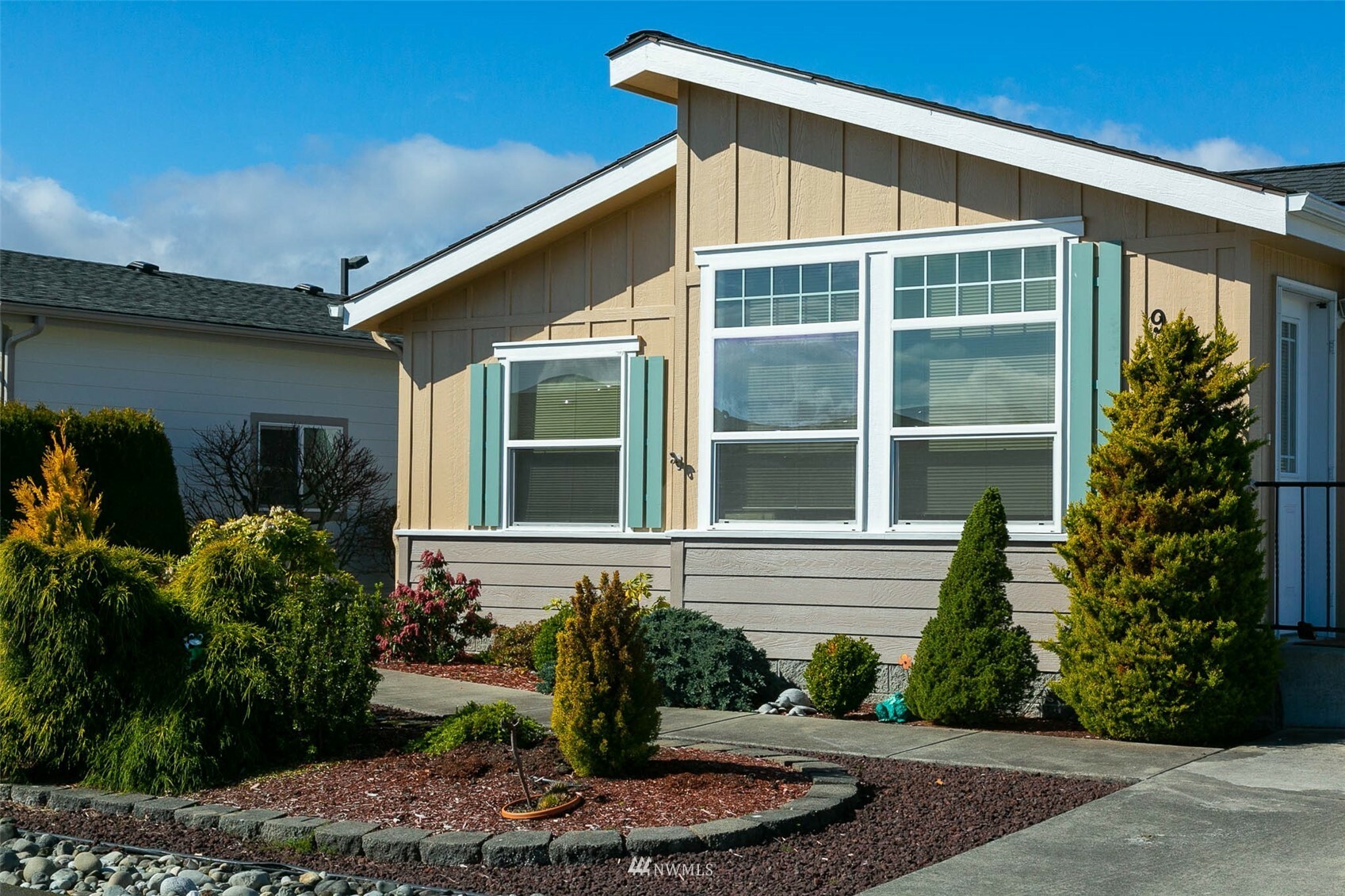 Property Photo: 971 N Portside Way WA 98382