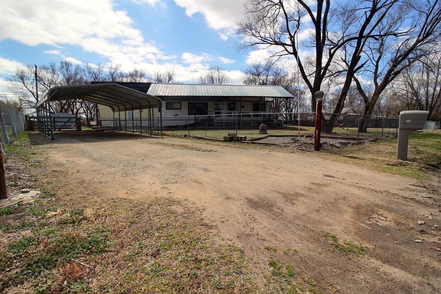 Property Photo:  121 W 86th St. S.  KS 67060-6405 