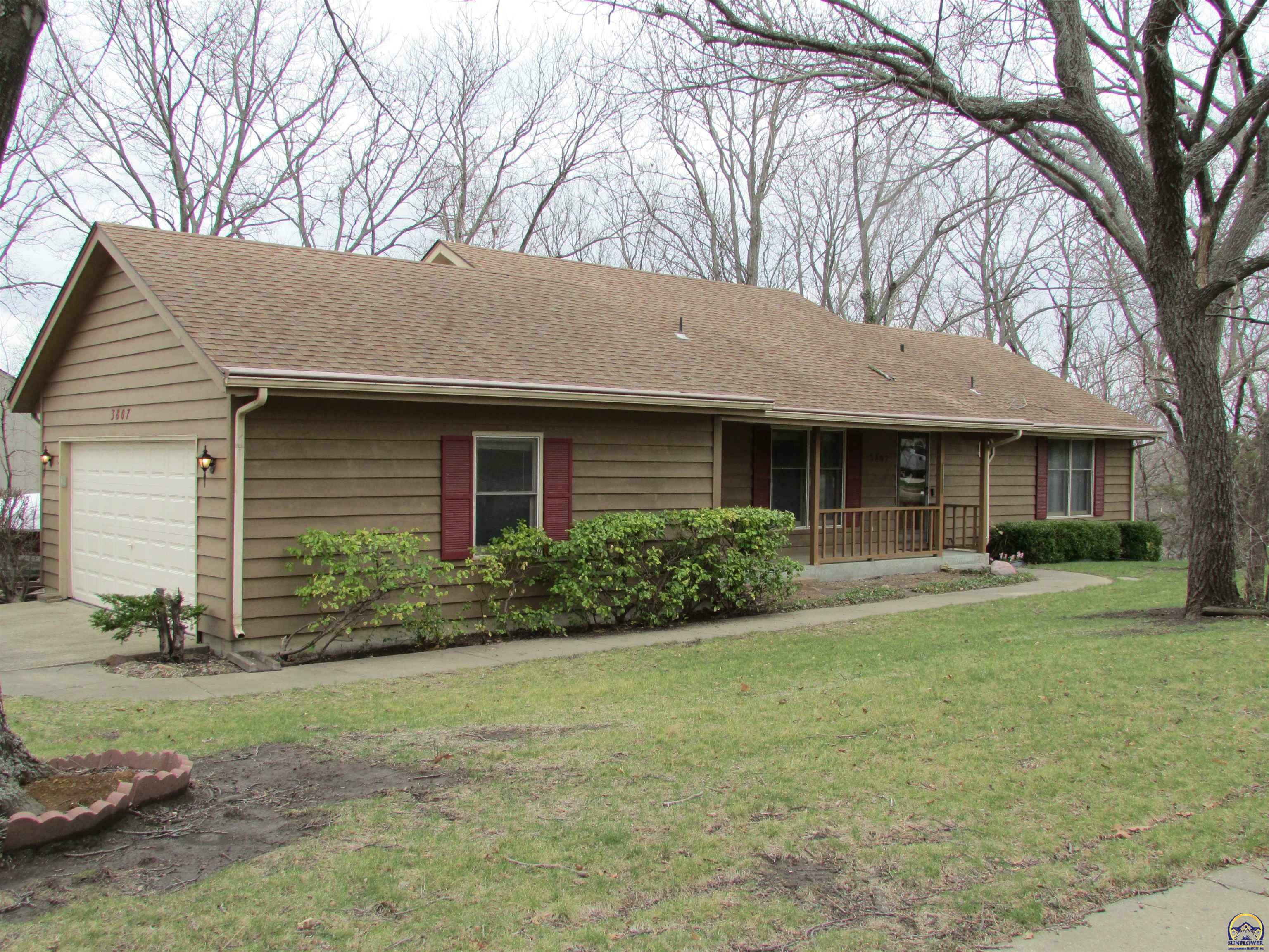 3807 SW Deer Trail Dr  Topeka KS 66610 photo