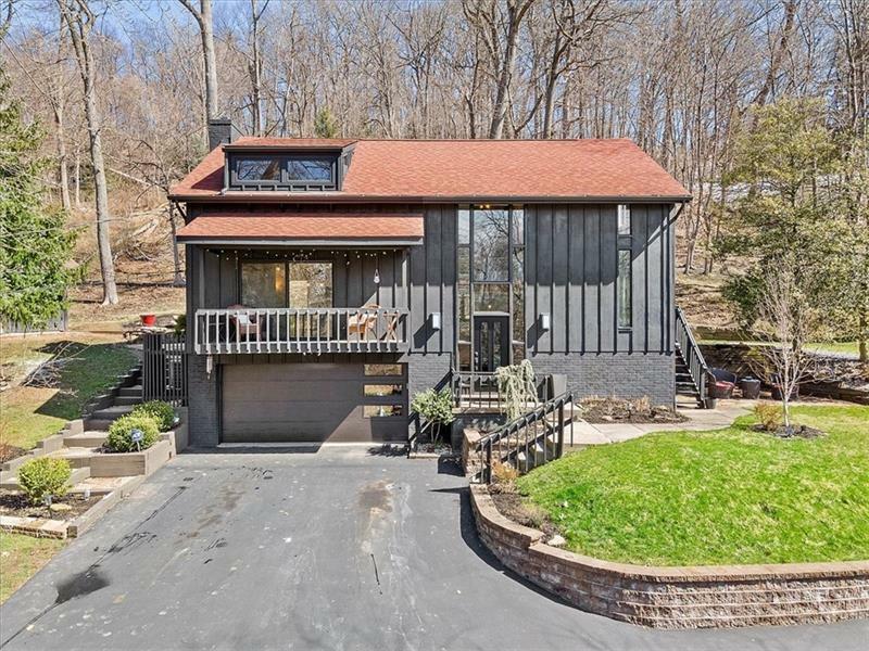 Property Photo:  1 Myrtle Hill Road  PA 15143 