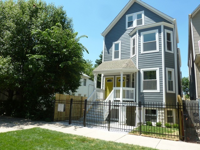 Property Photo: 3054 N Spaulding Avenue G IL 60618