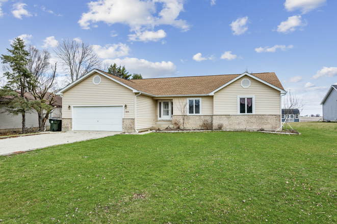 Property Photo:  1976 Amanda Drive  IL 60548 