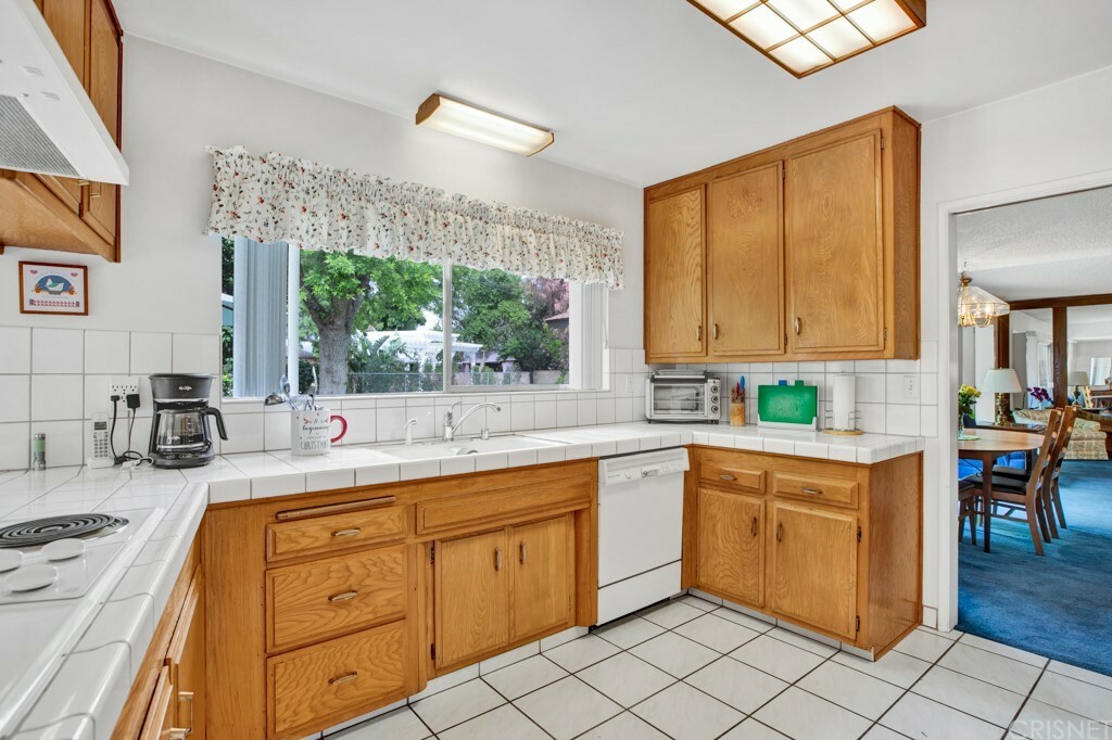 Property Photo:  9240 Sophia Avenue  CA 91343 