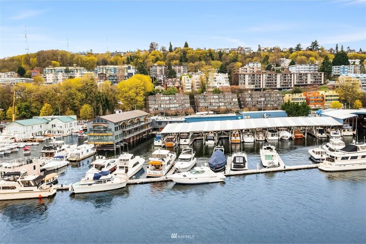 Property Photo: 2105 Westlake Avenue N 402 WA 98109