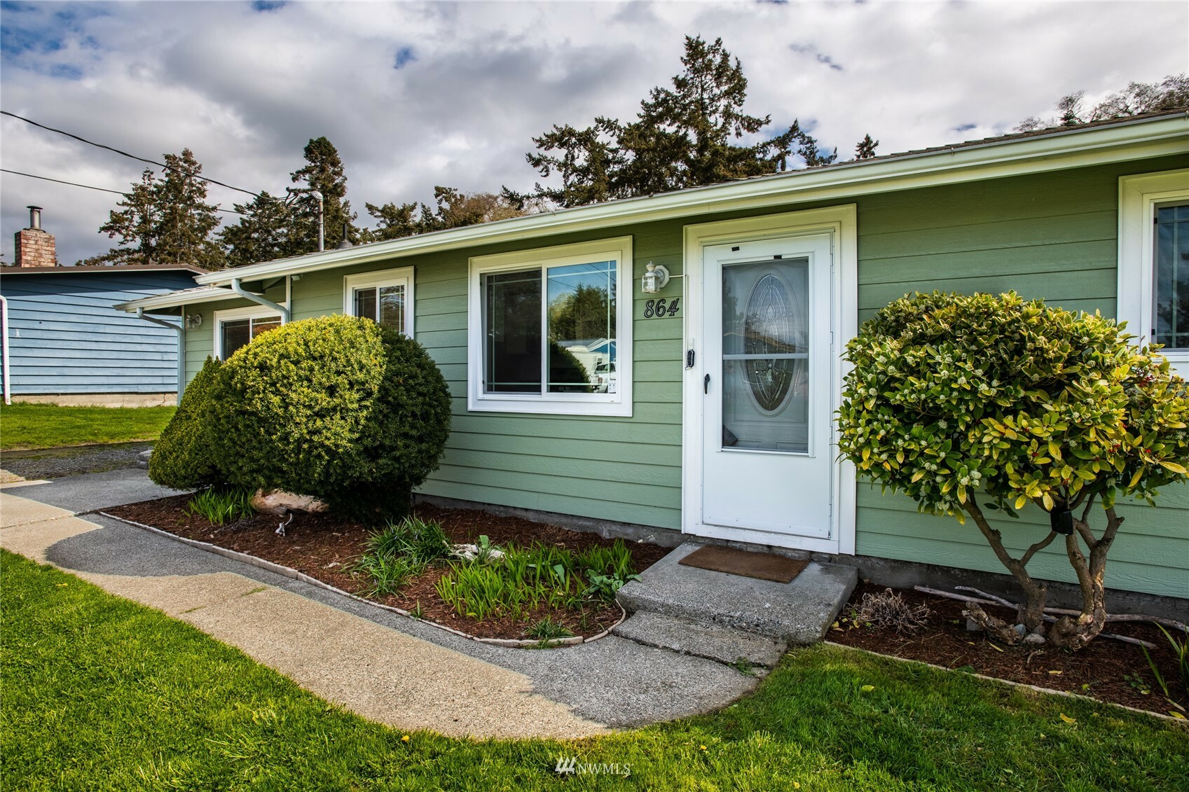 Property Photo:  864 Burroughs Avenue  WA 98277 