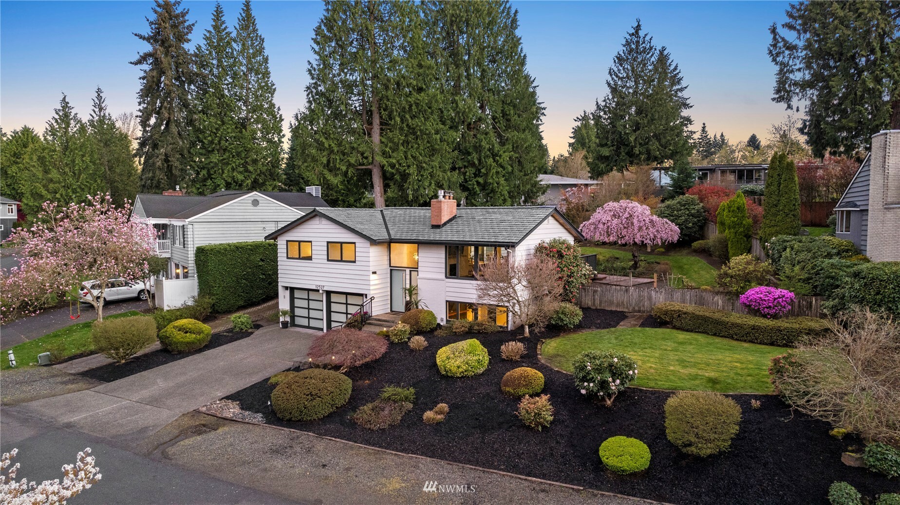 Property Photo:  12527 SE 14th Street  WA 98005 