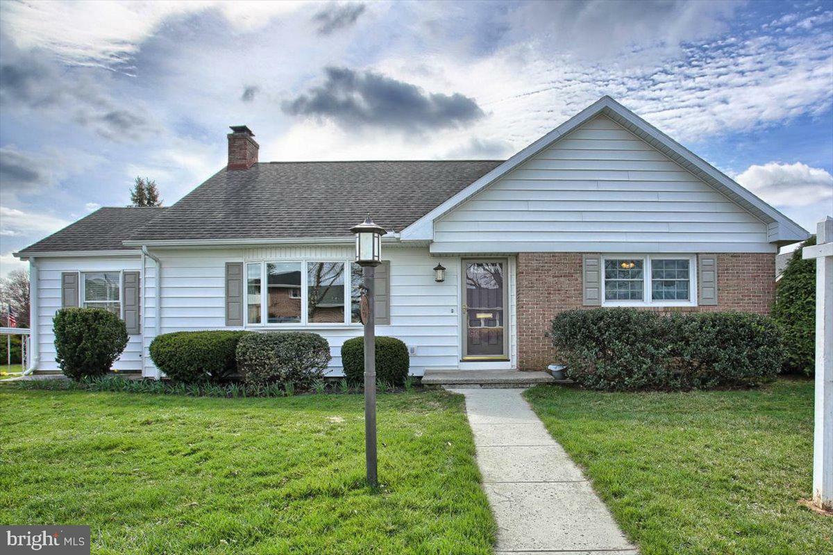 Property Photo:  442 Cedar Avenue  PA 17033 