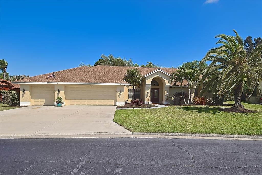 Property Photo:  4939 Fallcrest Circle  FL 34233 