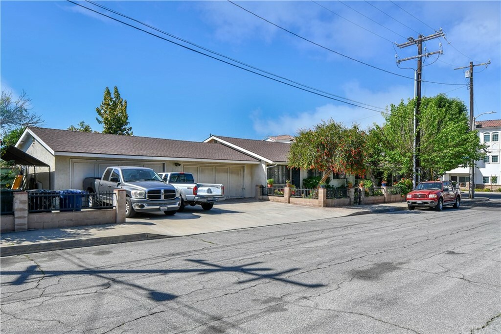 Property Photo:  896 W Commercial Street  CA 91768 