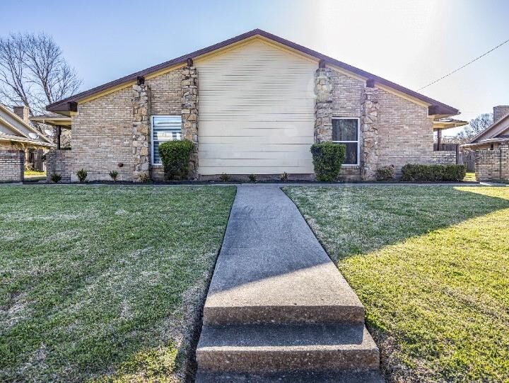 Property Photo:  1817 Crescent Drive 1819  TX 75092 