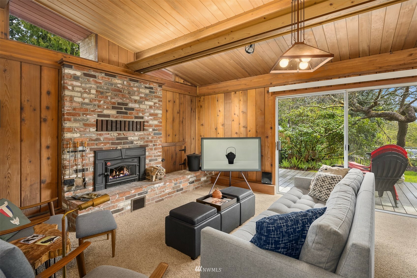 Property Photo: 8760 Ferncliff Avenue NE WA 98110