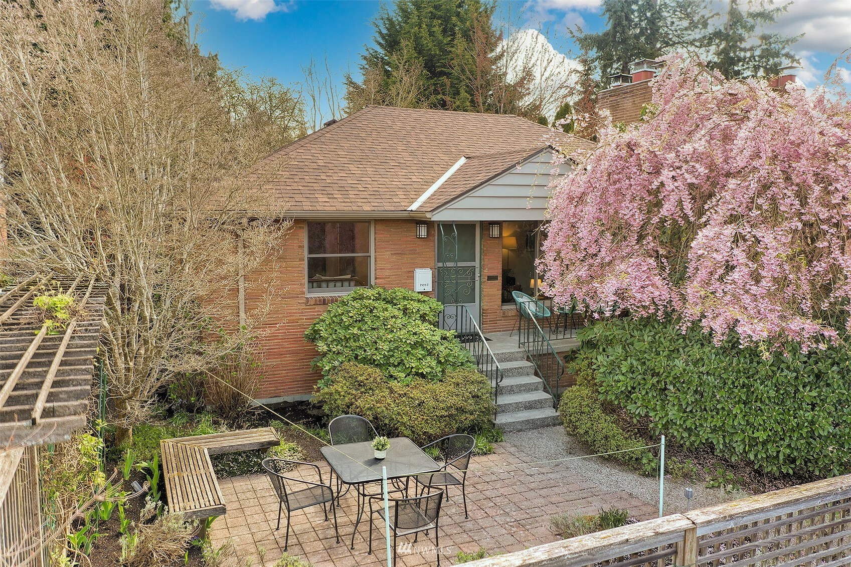 Property Photo:  6532 43rd Avenue NE  WA 98115 