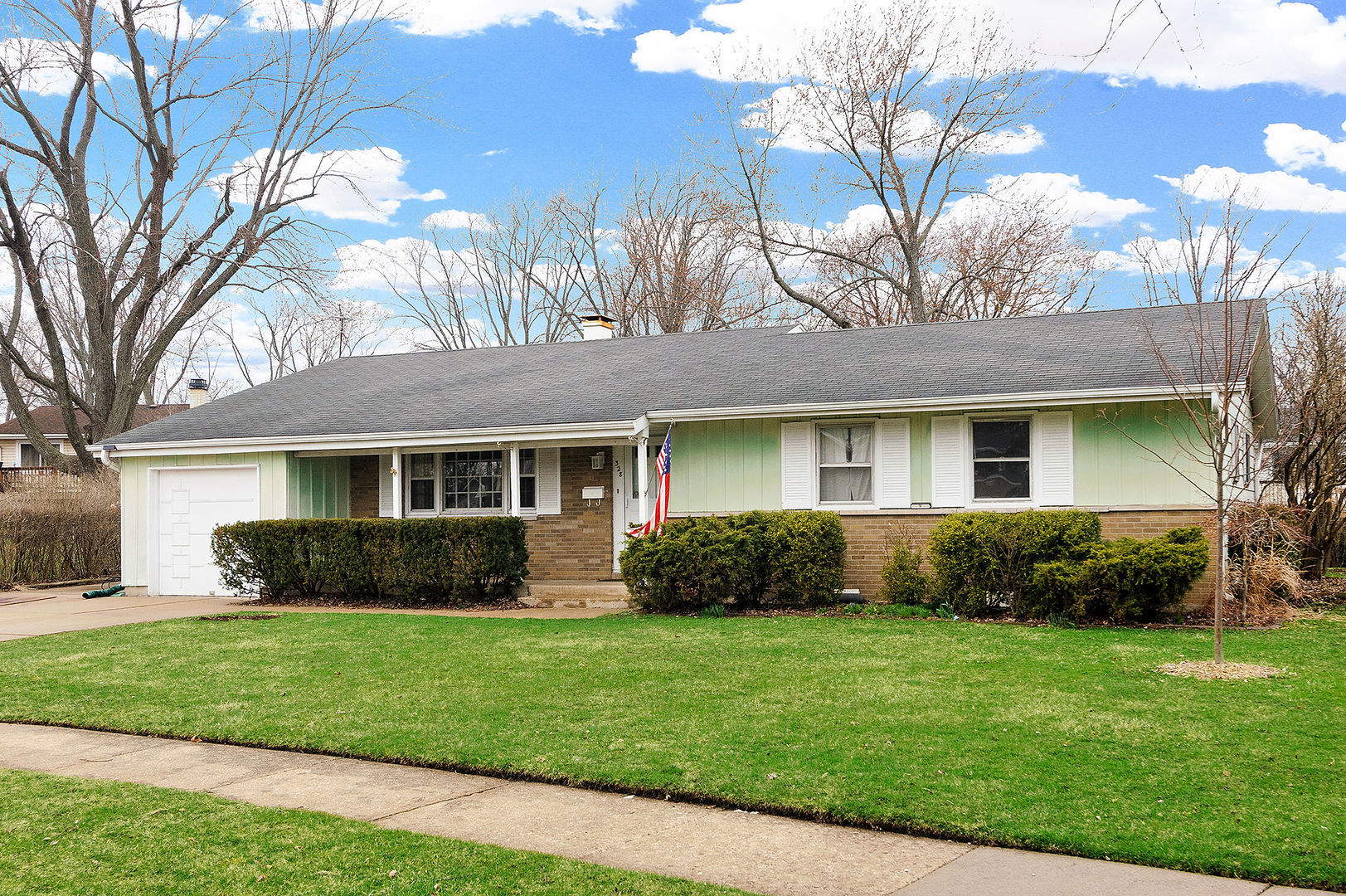 Property Photo: 328 N Bissell Drive IL 60074