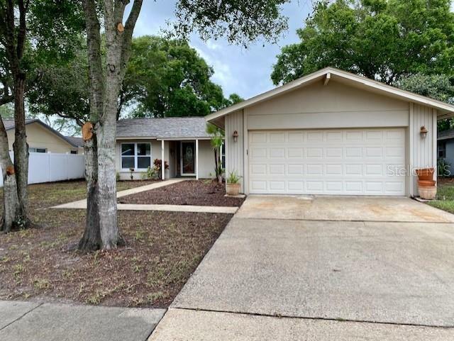 Property Photo:  13625 Las Palmas Drive  FL 33774 