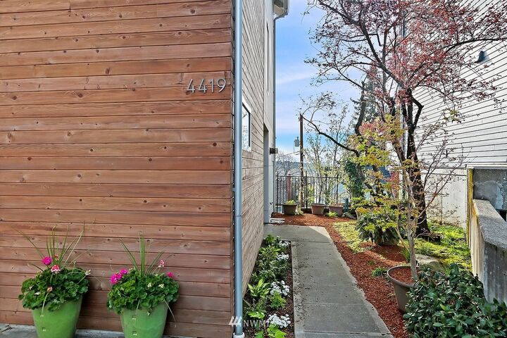 Property Photo:  4419 Greenwood Avenue N  WA 98103 