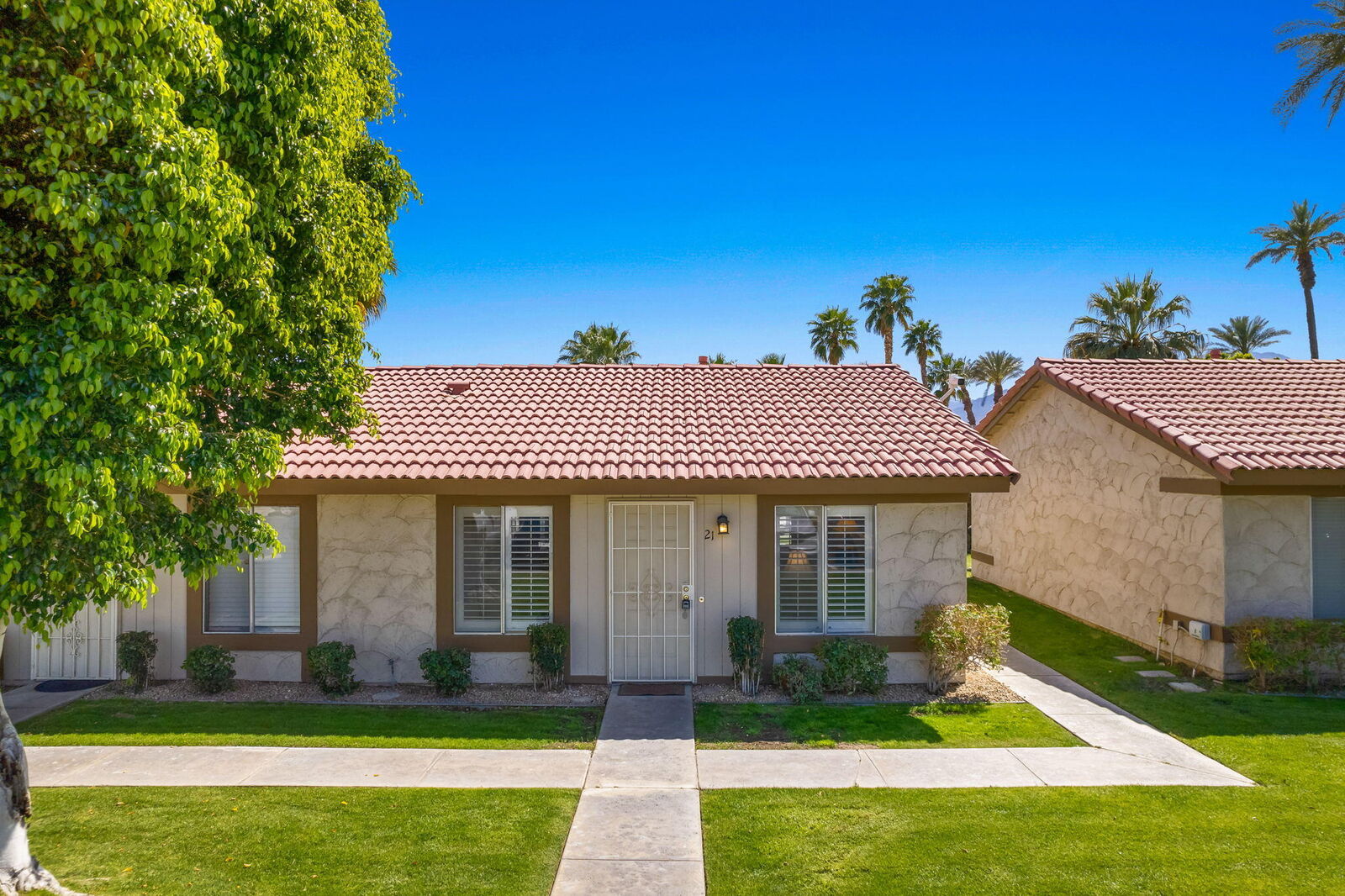 Property Photo:  82075 Country Club Drive 21  CA 92201 