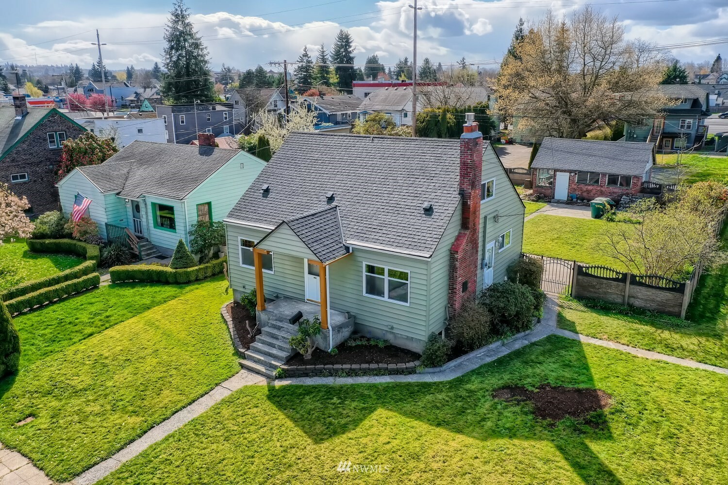 Property Photo: 1502 McDougall Avenue WA 98201
