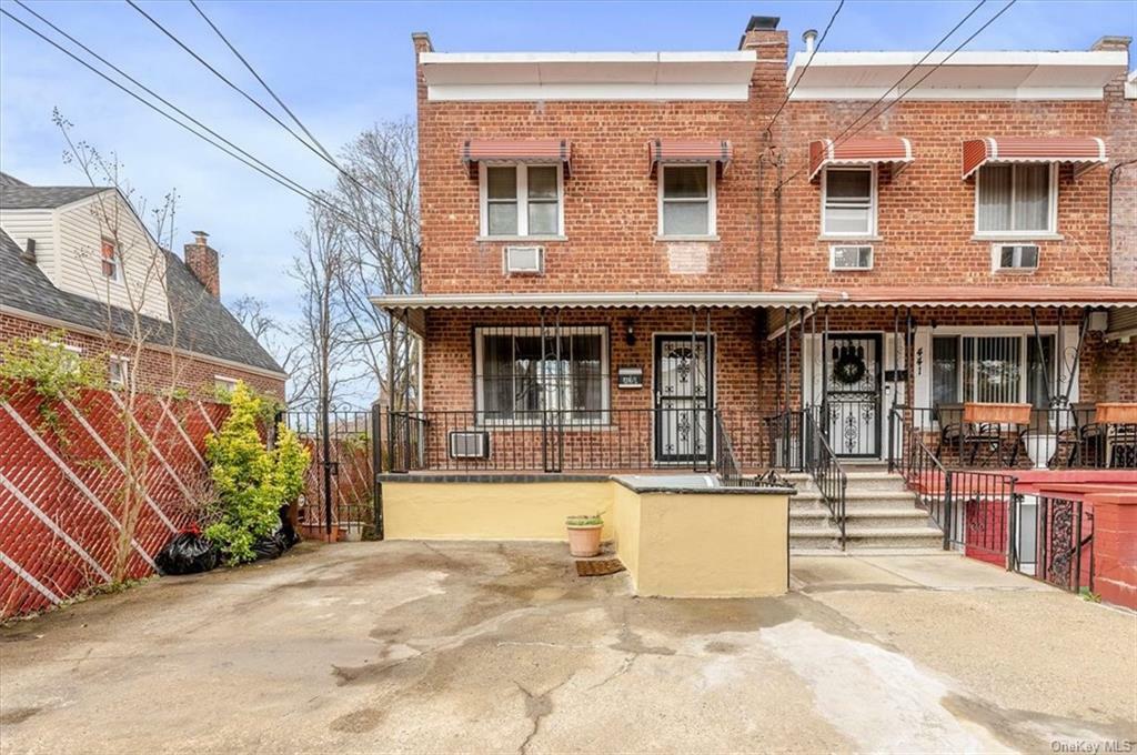 Property Photo:  439 Calhoun Avenue  NY 10465 