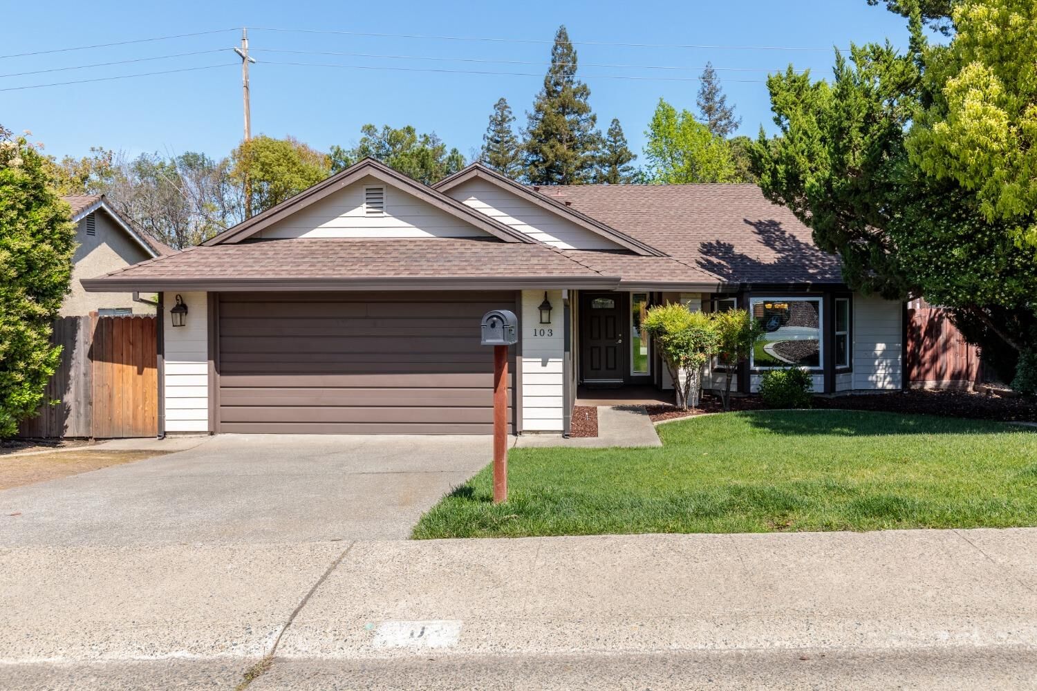 Property Photo:  103 Duncan Way  CA 95678 