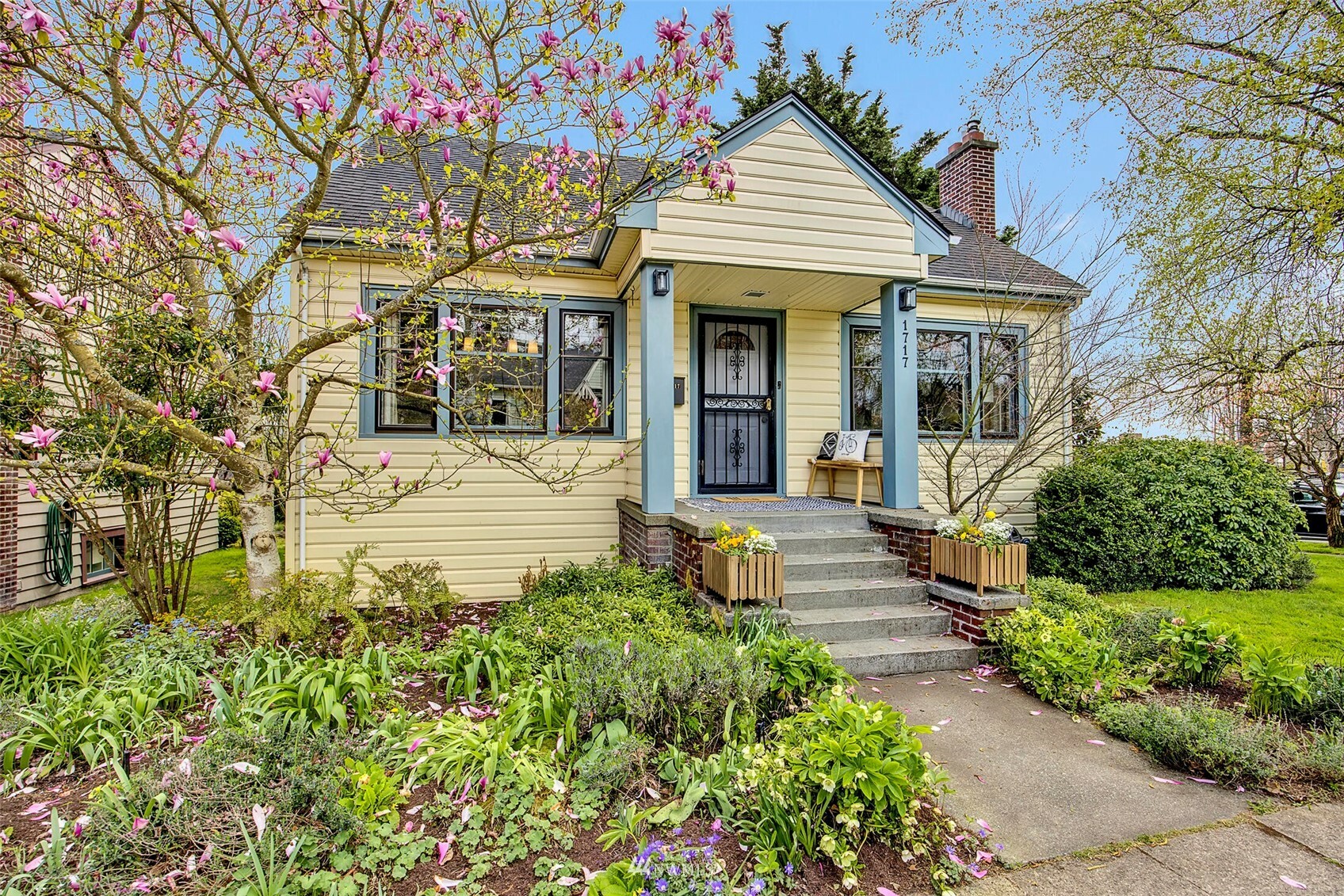 Property Photo: 1717 NW 67th Street WA 98117