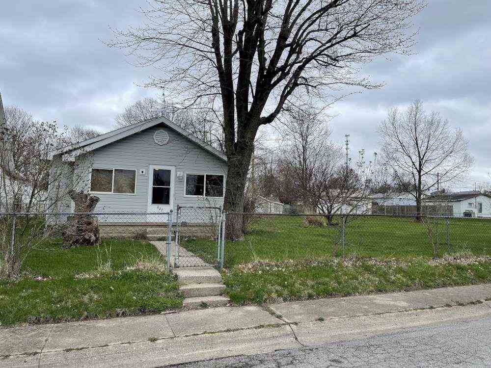 Property Photo:  827 N 17th St  IN 47374 