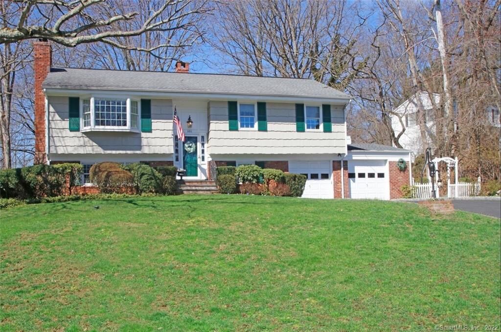 Property Photo:  280 Westwood Road  CT 06902 
