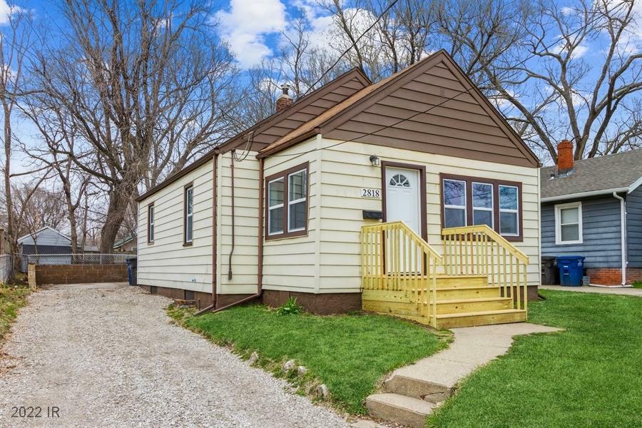 Property Photo:  2818 Des Moines Street  IA 50317 