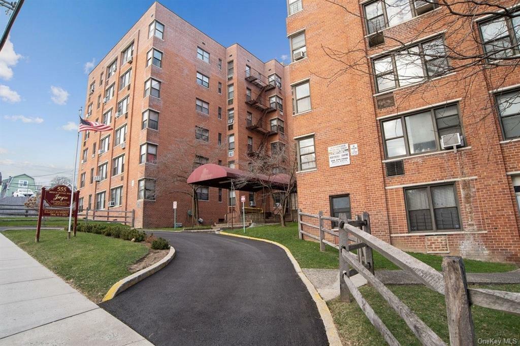 Property Photo:  555 Bronx River Road 1B  NY 10704 