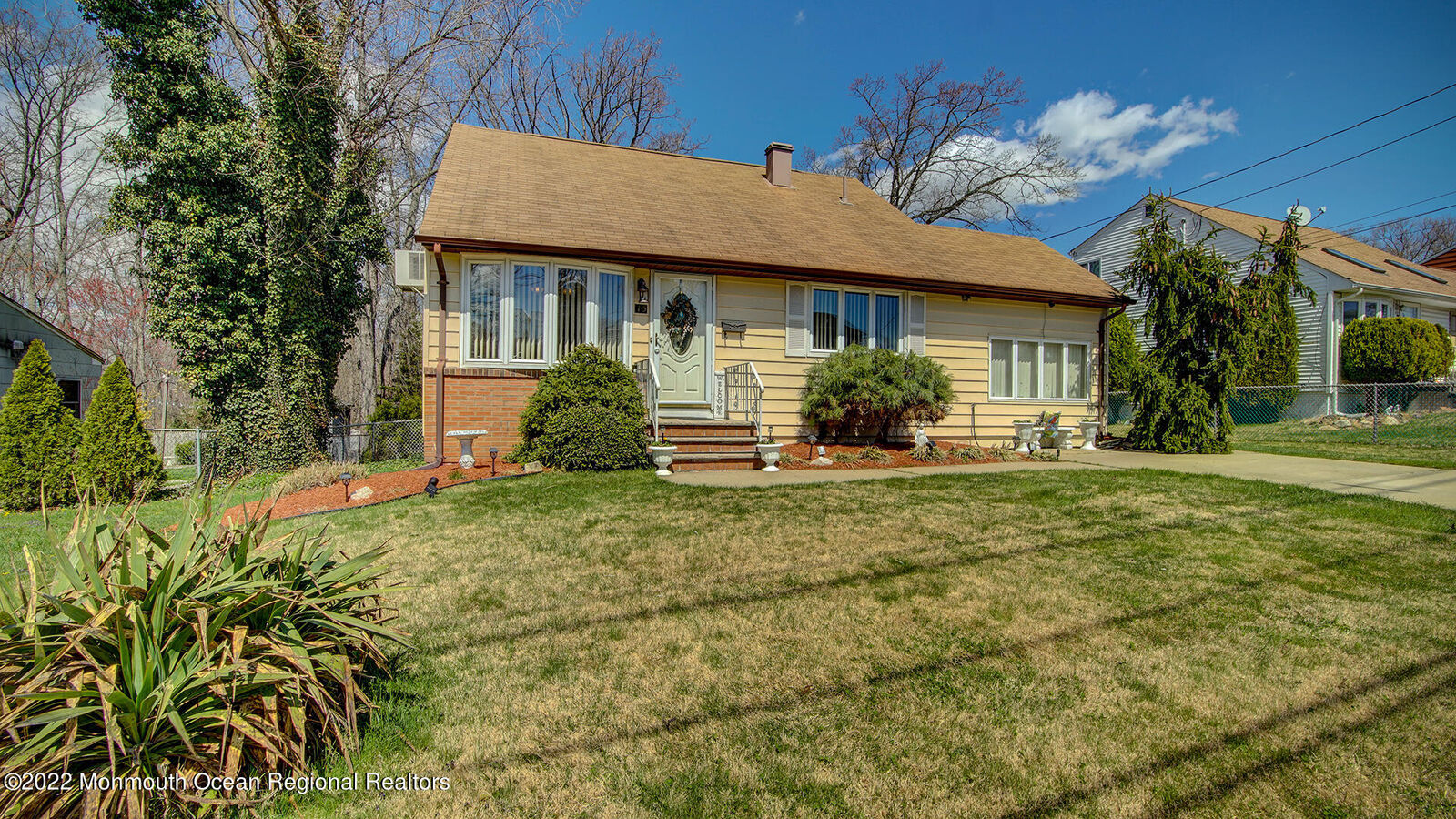 Property Photo:  15 Stratford Road  NJ 08816 