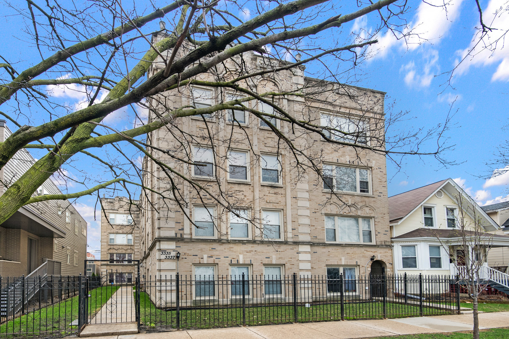 Property Photo: 3335 W Belle Plaine Avenue 1B IL 60618