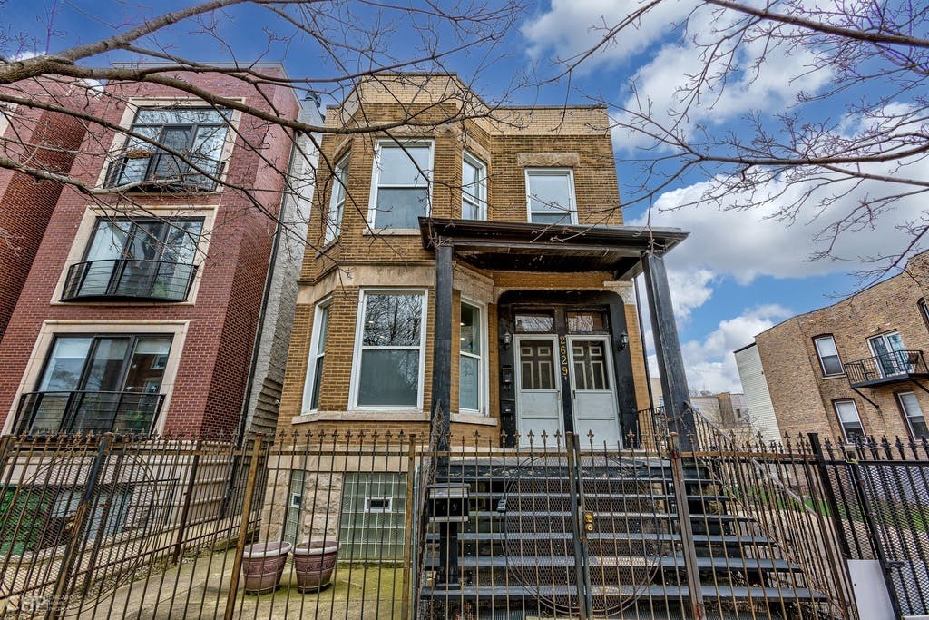 Property Photo: 2629 W Evergreen Avenue IL 60622