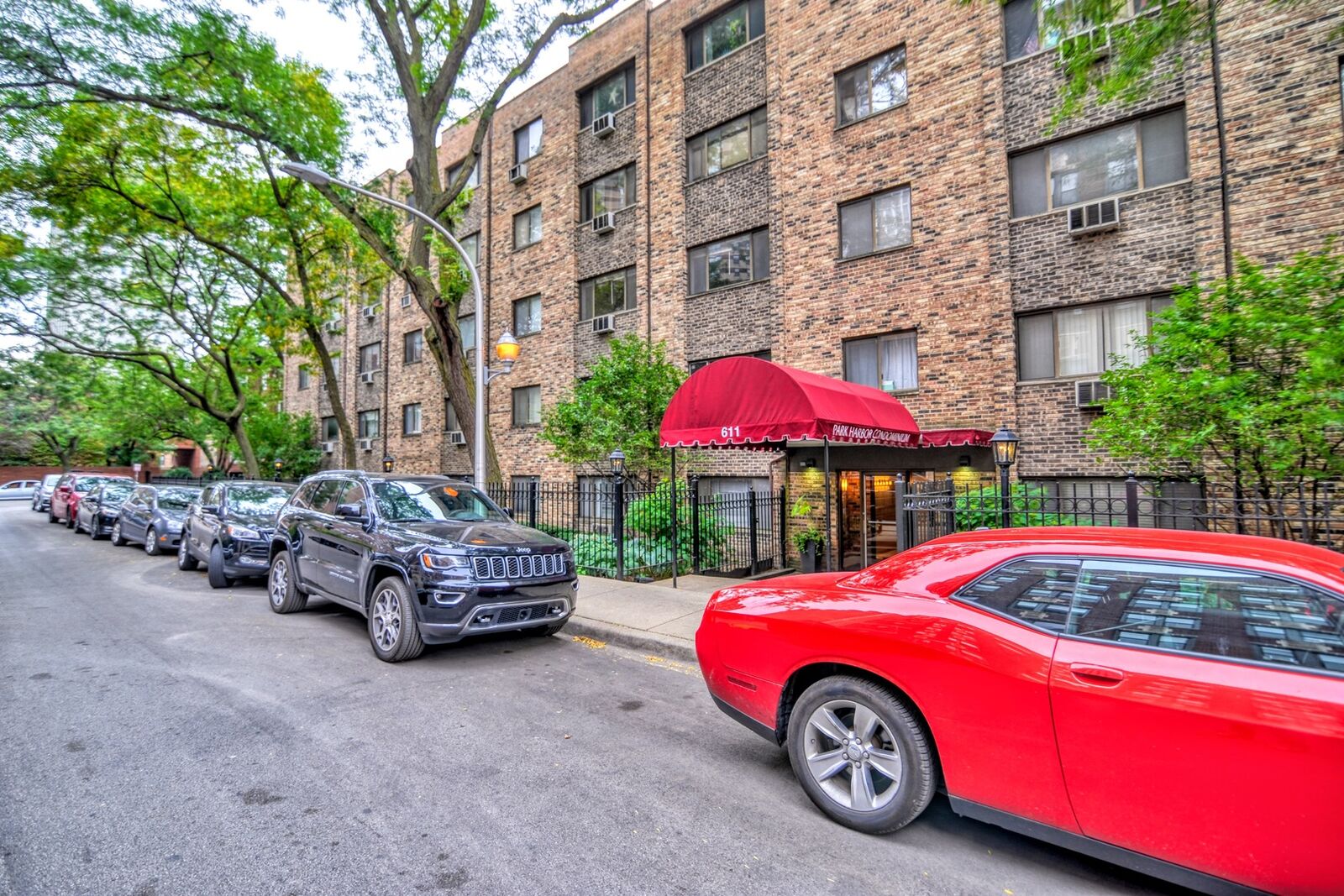 Property Photo: 611 W Patterson Avenue 313 IL 60613
