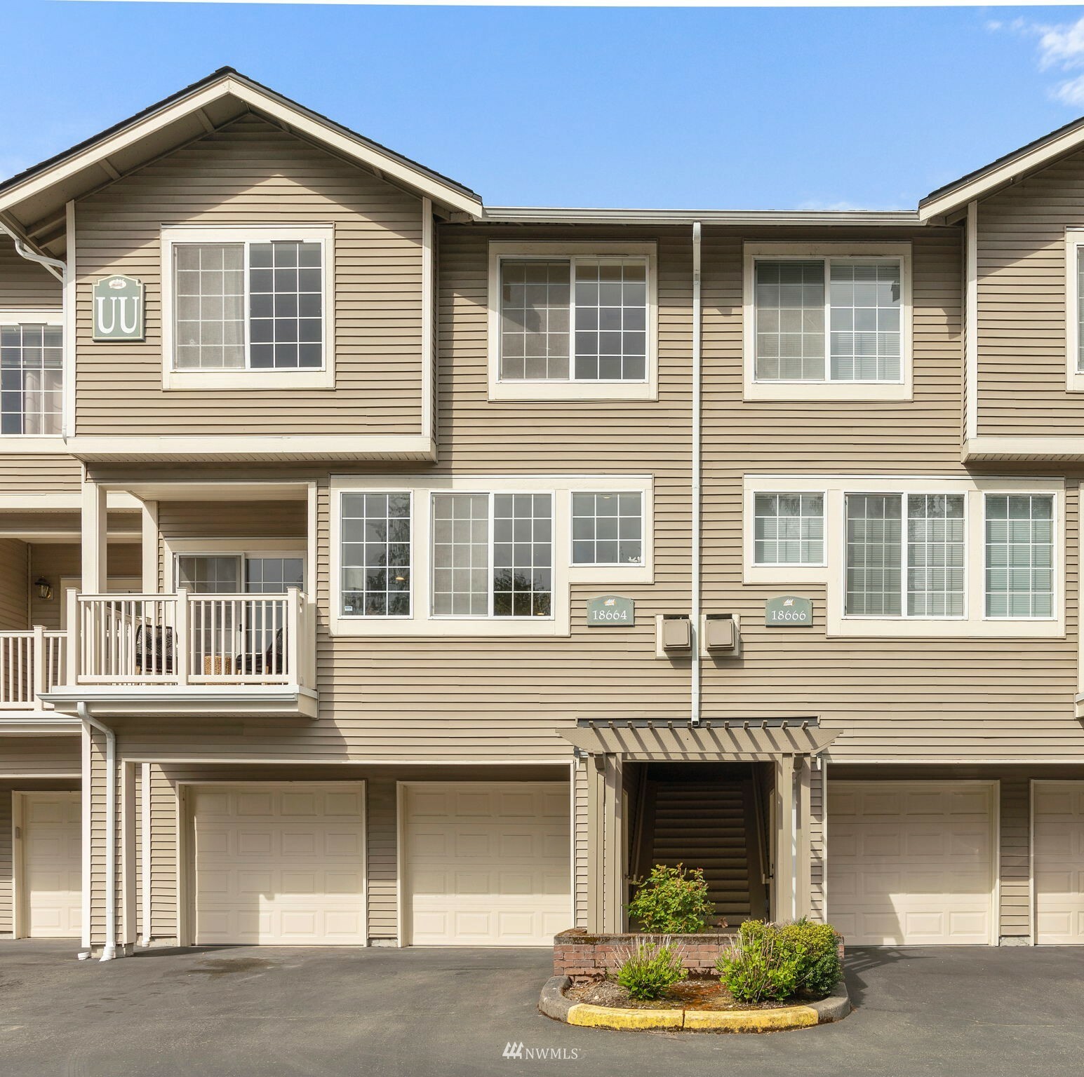 Property Photo: 18664 NE 55th Way WA 98052