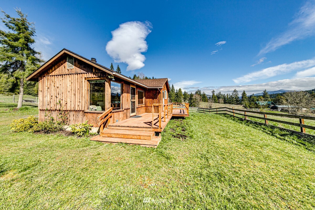 Property Photo:  100 Janssen Farm Road  WA 98382 