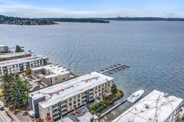 Property Photo:  6401  Lake Washington Boulevard NE 202  WA 98033 