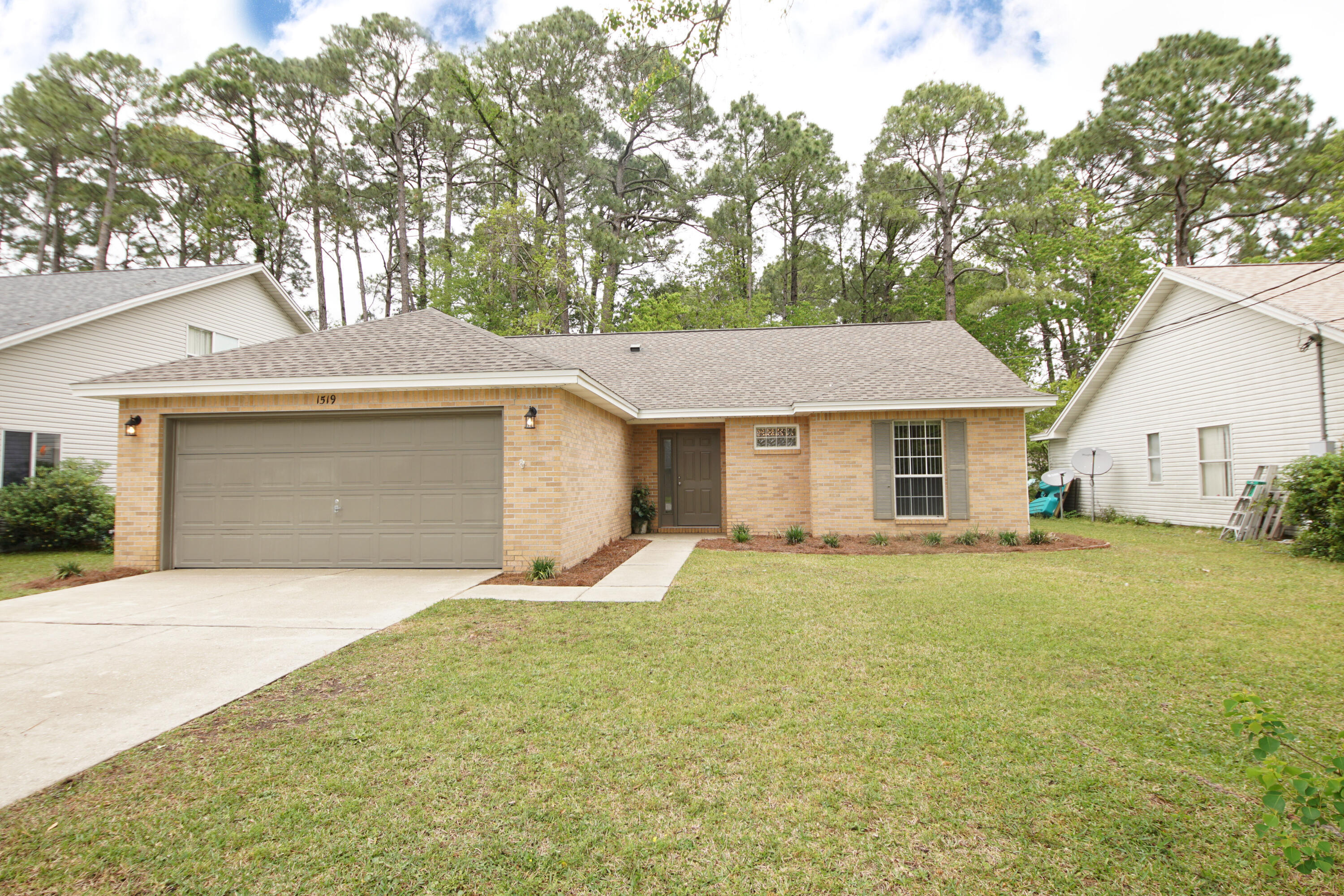 Property Photo: 1519 Valparaiso Boulevard FL 32578