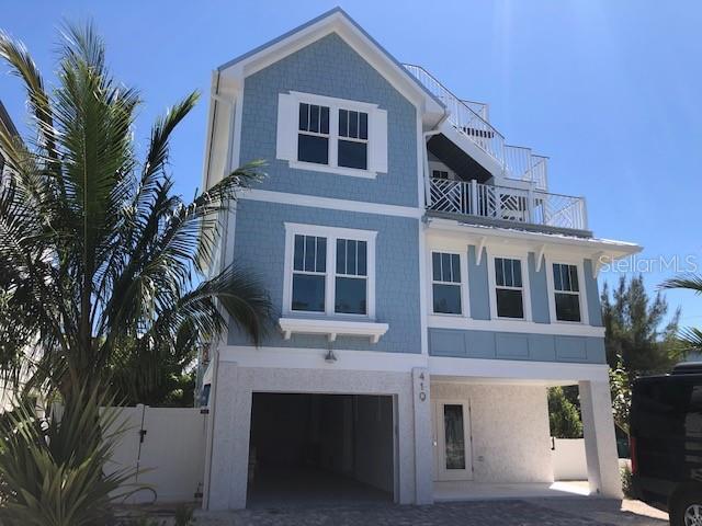 Property Photo: 419 Alamanda Road FL 34216