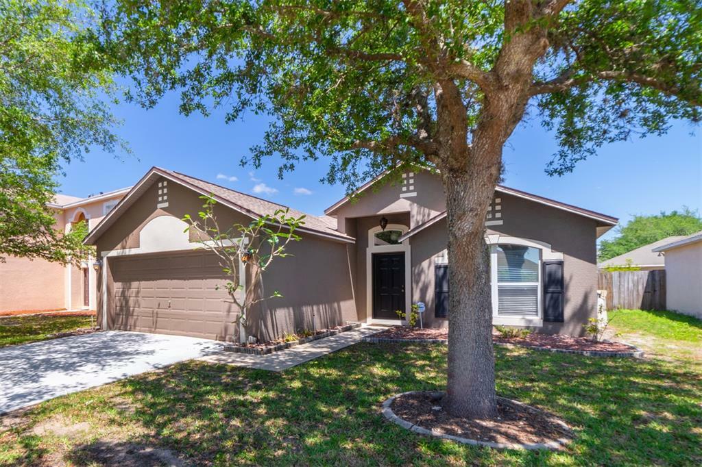 Property Photo:  12744 Lake Vista Drive  FL 33534 