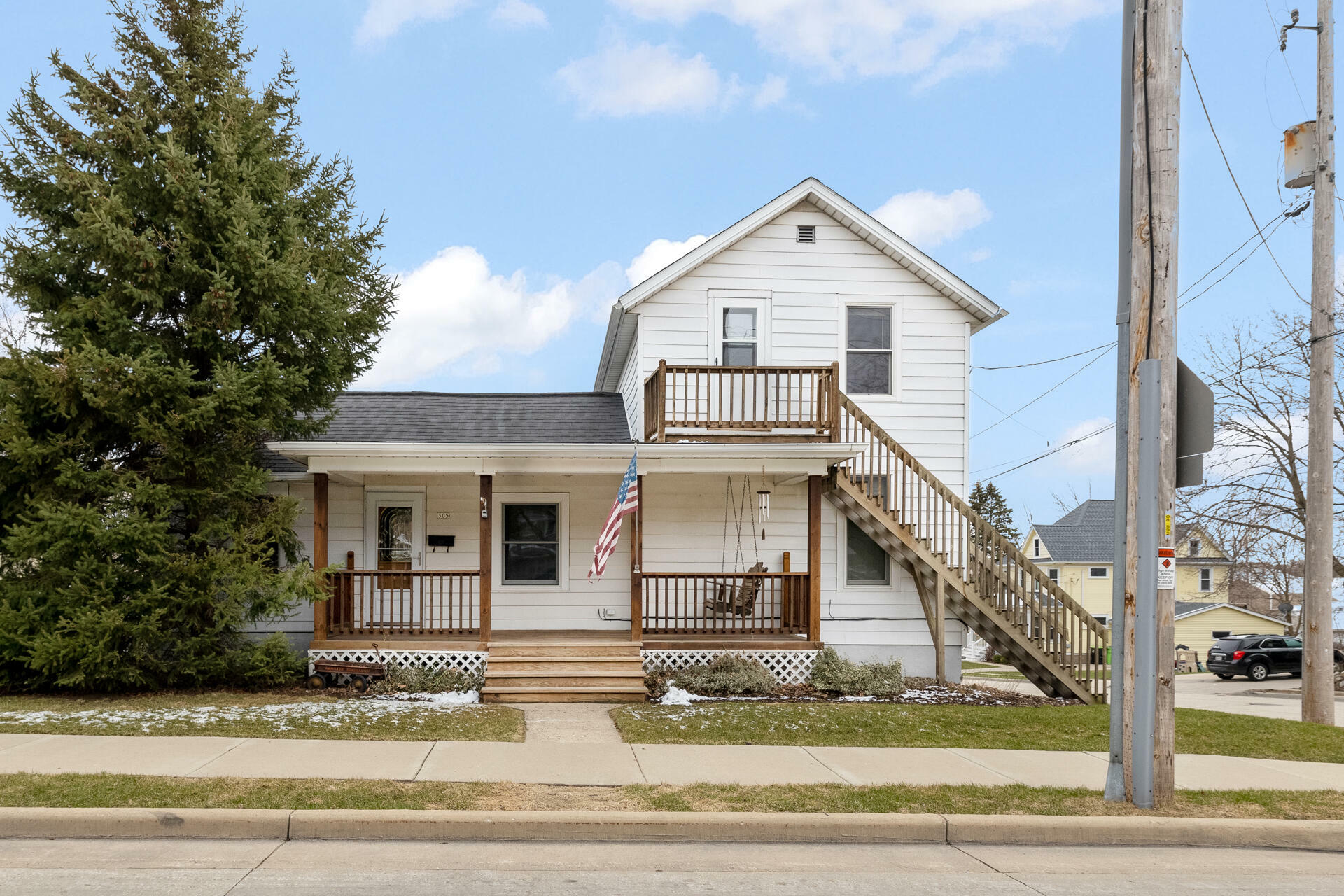 Property Photo: 305 Union St WI 53027