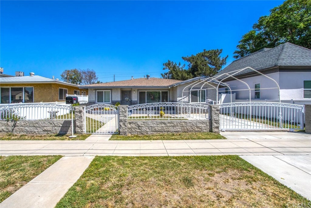 Property Photo:  183 E L Street  CA 92324 