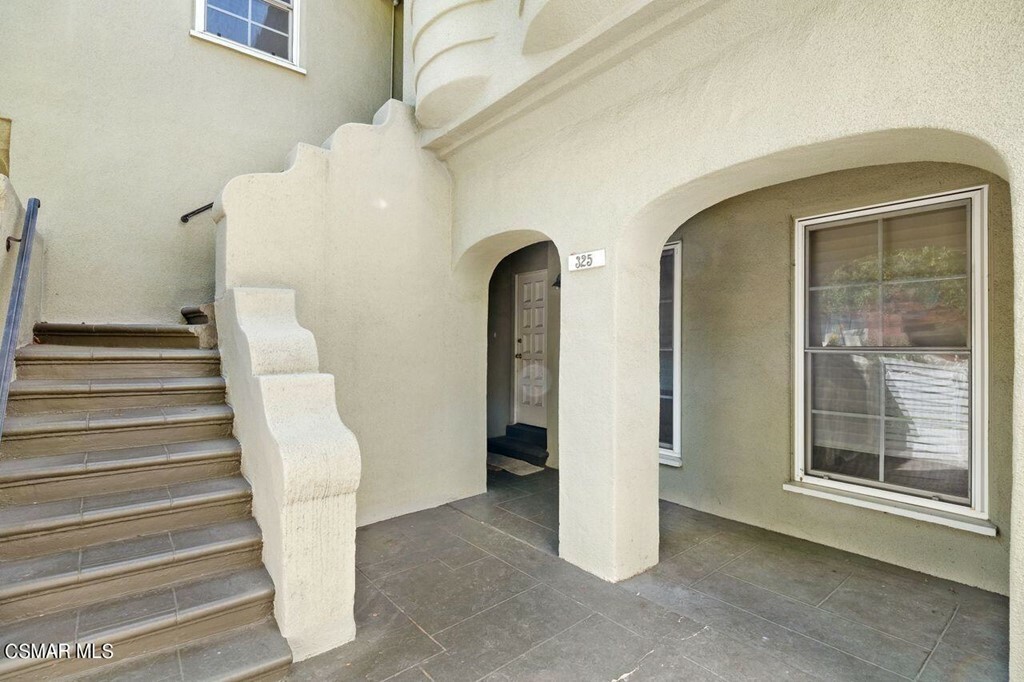 Property Photo:  325 Reeves Drive  CA 90212 