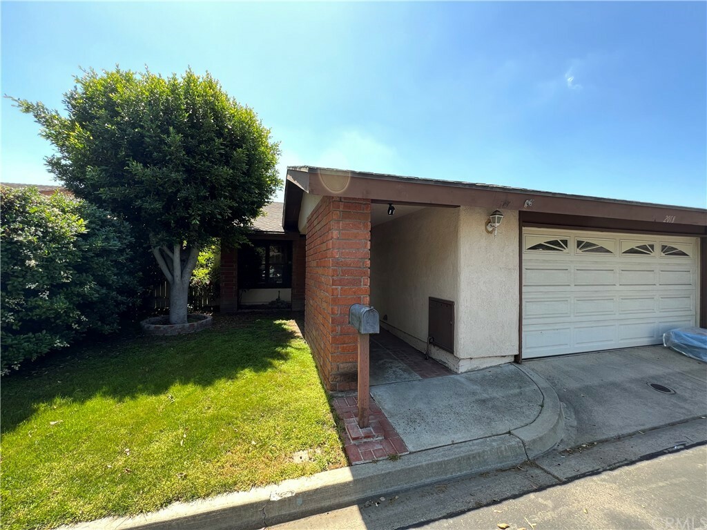 Property Photo:  2018 E Wellington Avenue  CA 92701 