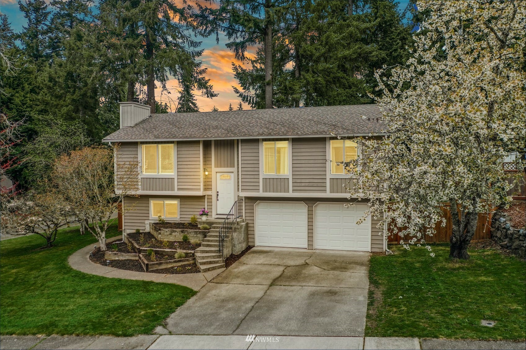 Property Photo:  15210 SE 178th Street  WA 98058 