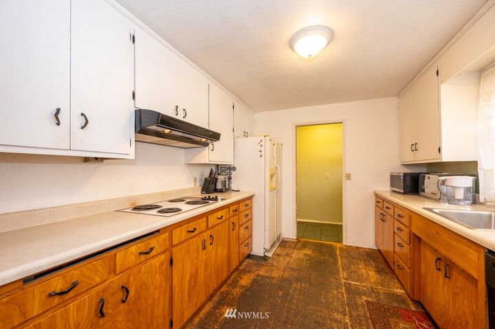 Property Photo:  14235 169th Avenue SE  WA 98059 